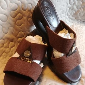Funky brown White Mountain sandals 7